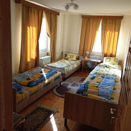 苏恰瓦 拉里旅馆旅舍 外观 照片
